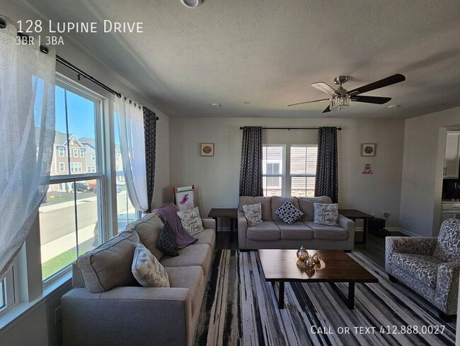 Building Photo - 128 Lupine Dr