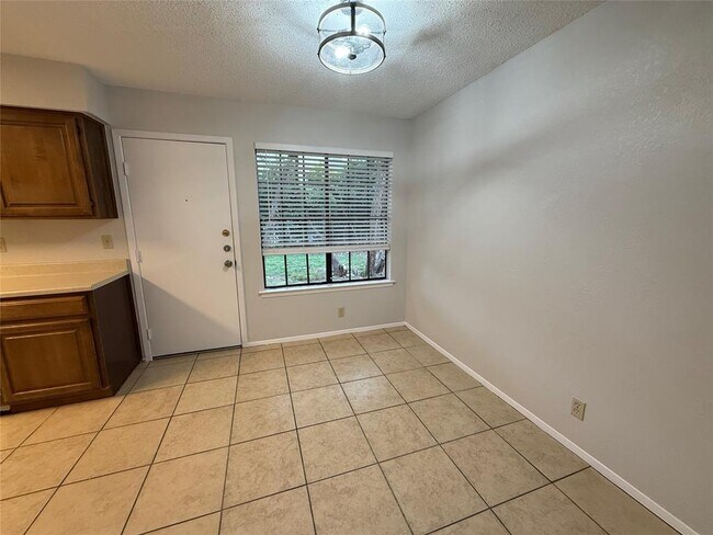 Foto del edificio - 502 Hedgewood Dr