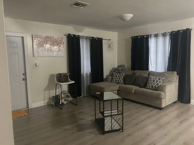 Foto del edificio - 2105 NW 29th Ave