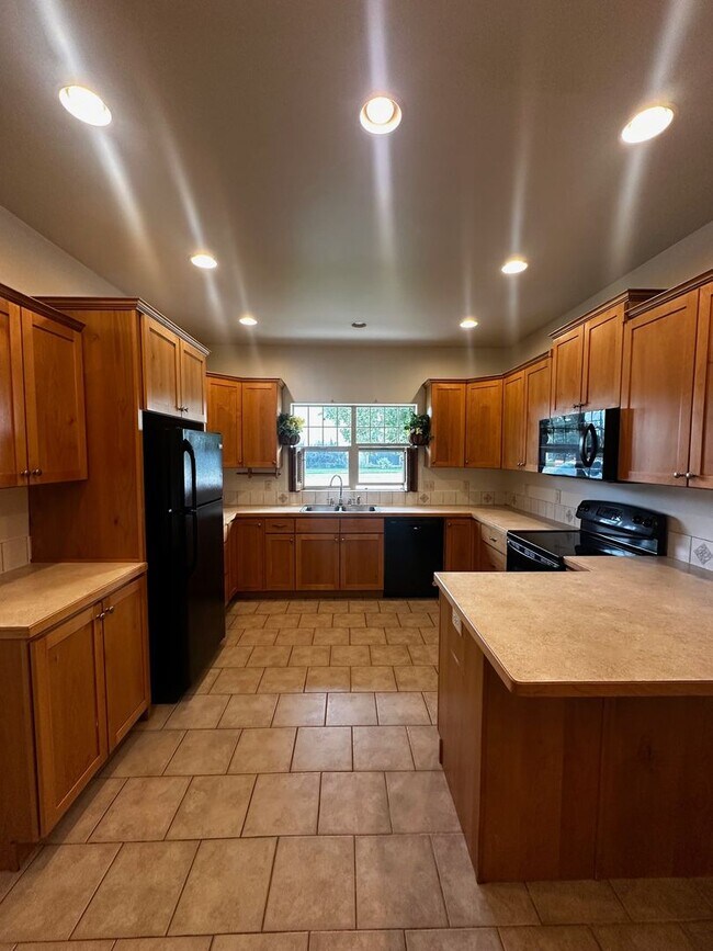 Foto del edificio - Beautiful 4 bedroom Home located in Centra...