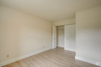 2BR, 1BA - 777SF - Golfview Apartments