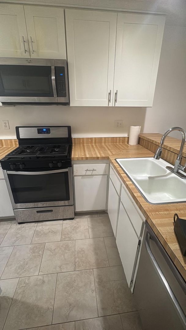 Foto del edificio - Amazing Deal 1 Bed 1 Bath for Rent Orange ...