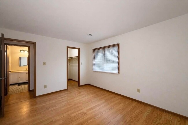 Building Photo - 2013 45th St