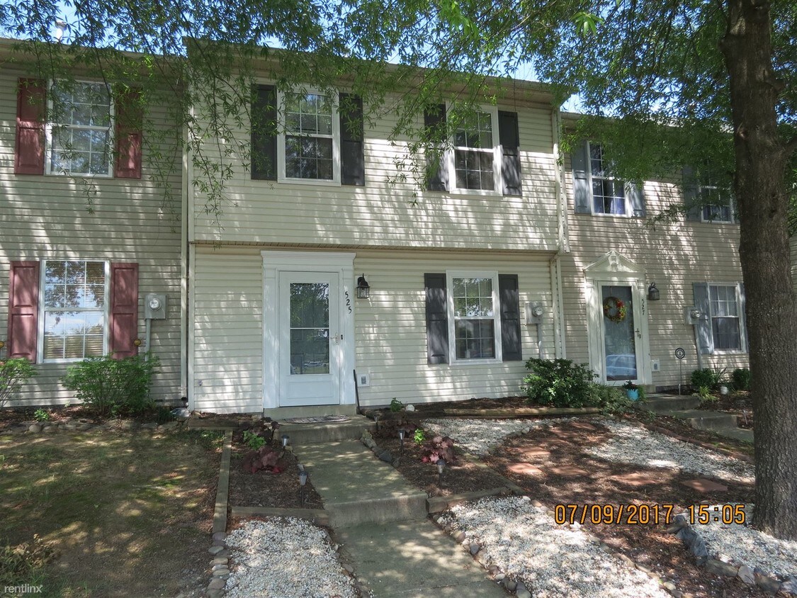 Primary Photo - 3 br, 1.5 bath Townhome - 525 Georgetowne Ct
