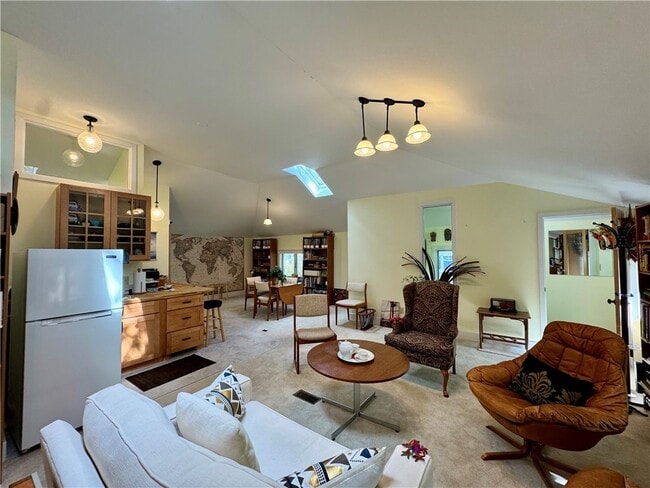 Building Photo - 333 Colebrook Dr