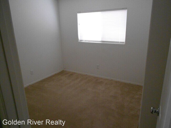 Building Photo - 3 br, 2.5 bath House - 563 Shire Hall St