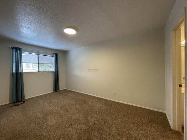 Building Photo - Centrally Located Trinity Condo Unit 626