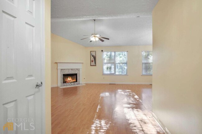Foto del edificio - 525 Cedarhurst Rd