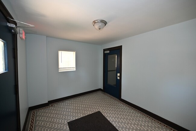 Building Photo - 1631 Monroe St