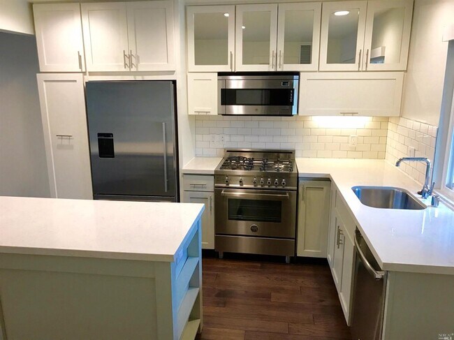 Building Photo - 26 Greenwood Cove Dr