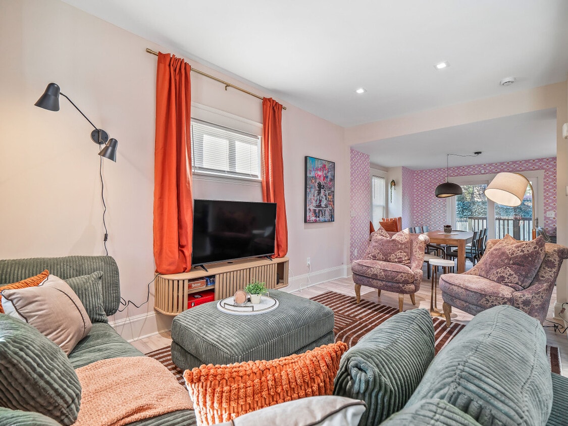 Primary Photo - 6110 Ellen Ave