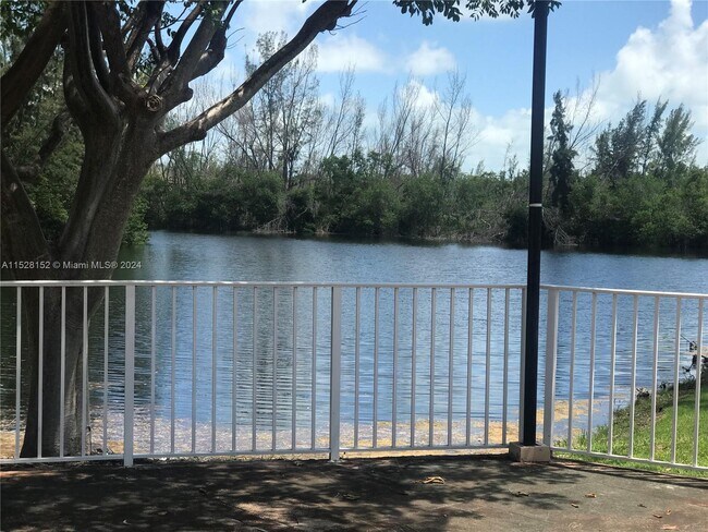 Foto del edificio - 8260 SW 210th St