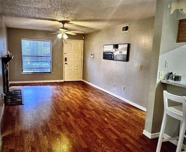 Foto del edificio - 14736 Norwood Oaks Dr