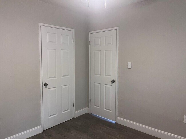 Building Photo - Updated and Spacious Clean Home, Available...