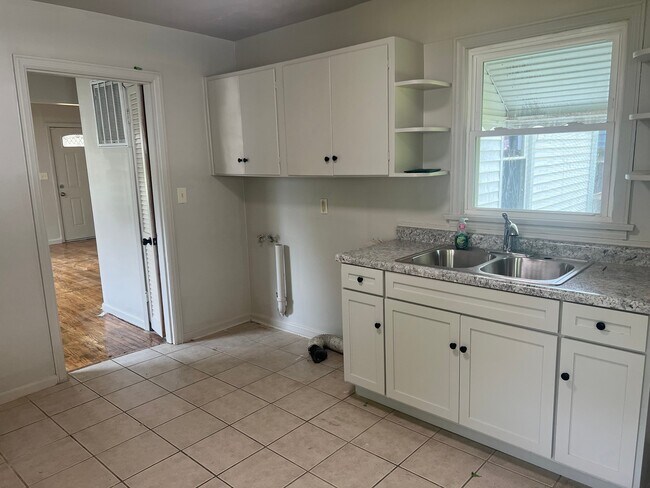 Photo - 1723 Glenview Pl House