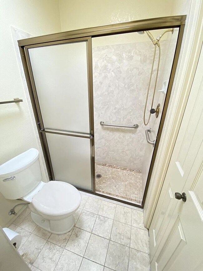 Foto del edificio - *COMING SOON* Spacious 2bd/2bath + Den hom...