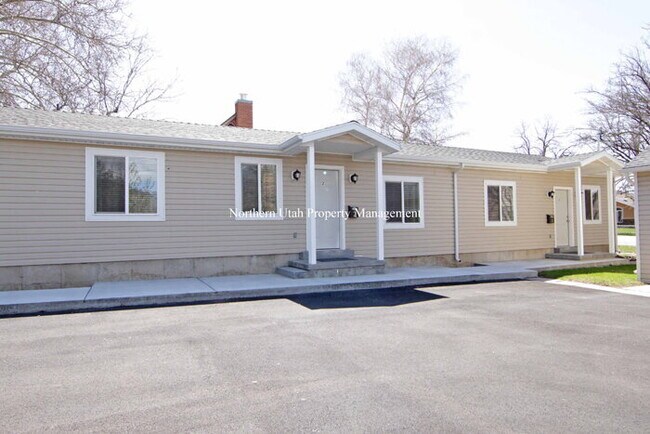 Building Photo - Newer 2 Bed 1 Bath HVAC