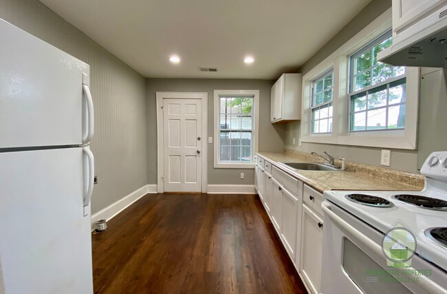 Building Photo - 306 W Wilburn Ave
