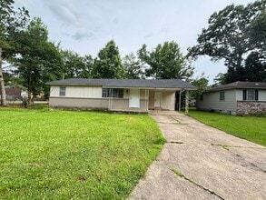 Building Photo - 3605 Pine Cone Dr