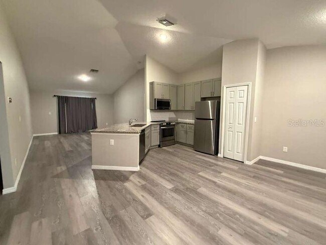 Foto del edificio - 1745 N Lakewood Ave