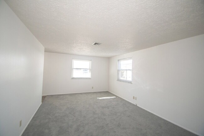 Building Photo - Coming Soon – Easy Living on the Southeast Side