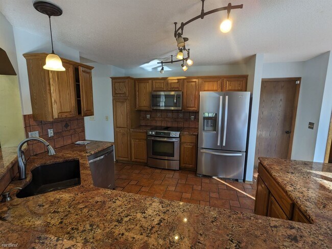 Foto del edificio - 4 br, 4 bath House - 409 West Concord Road