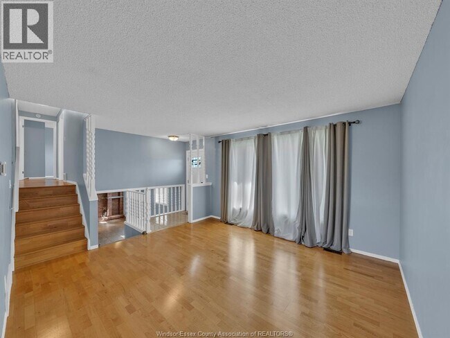Building Photo - 5770 Queen Elizabeth Dr