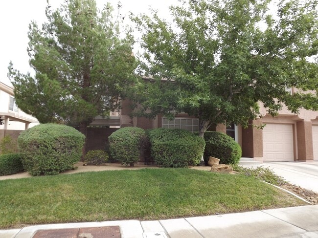 Building Photo - WONDERFUL DUAL MASTER BEDROOM TOWNHOME IN GATED "GREEN VALLEY COMMUNITY!!"