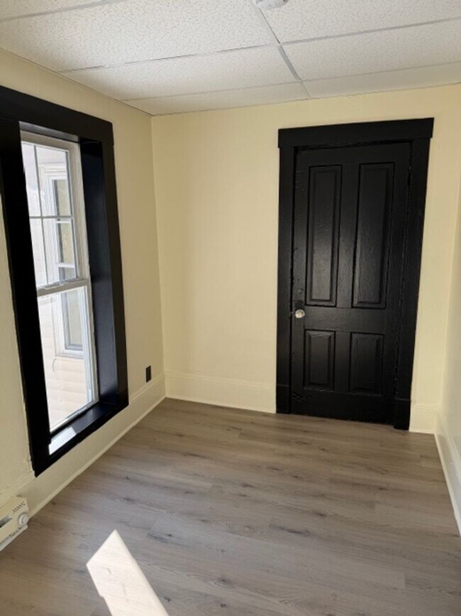 Foto del edificio - 303 Logan Ave
