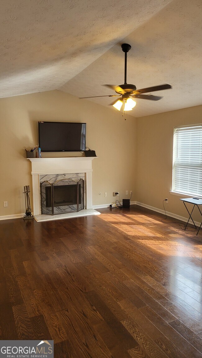 Building Photo - 2727 Manor Cove