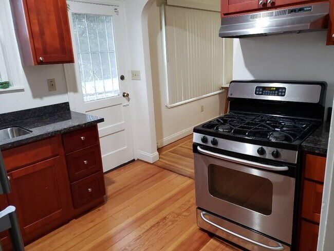 Foto del edificio - 2924 Schyler St