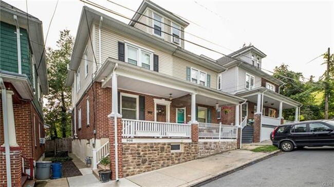 Building Photo - 908 Porter St