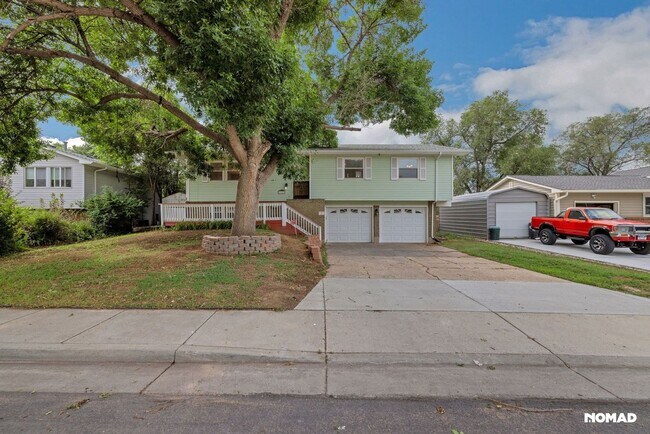 Foto del edificio - Spacious 4BR House in Colorado Springs