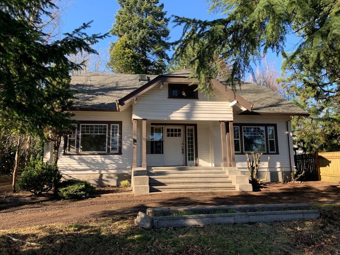 Foto principal - Great Home in Raleigh Hills Area