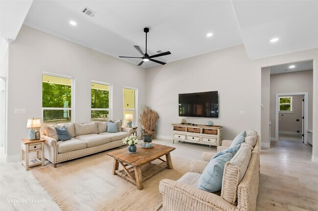 Foto del edificio - 244 Fawn Dr