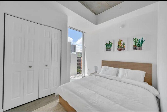 Foto del edificio - 151 SE 1st St