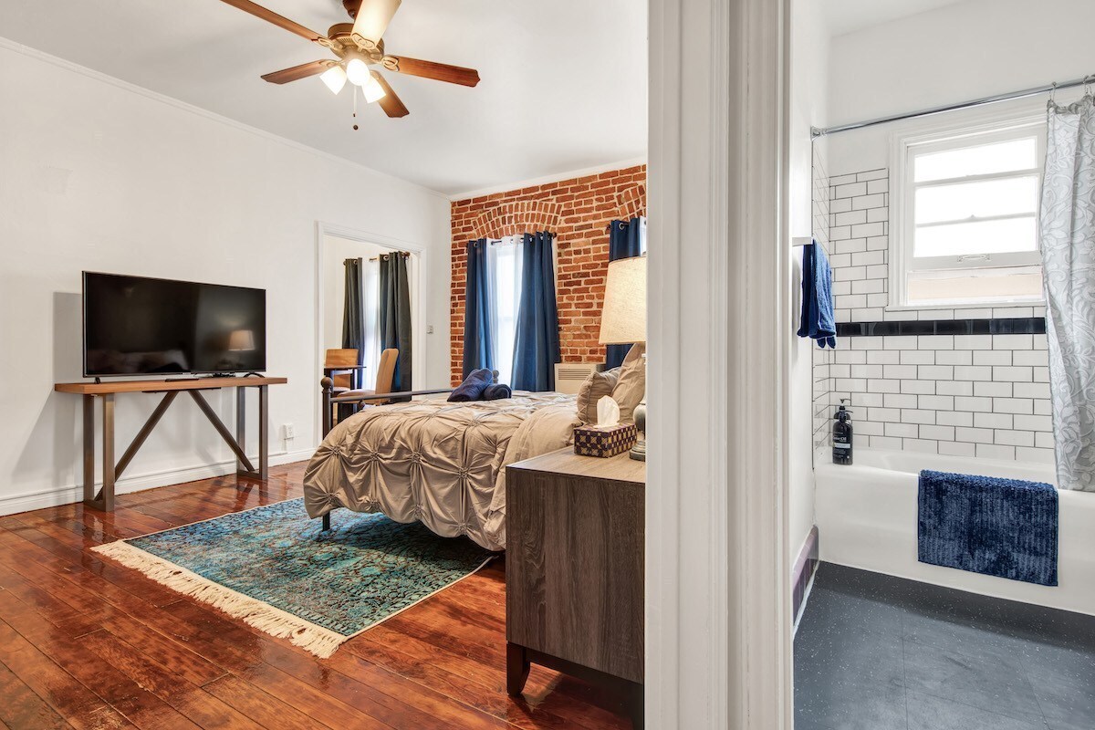 Foto principal - 1516 N Hobart Blvd