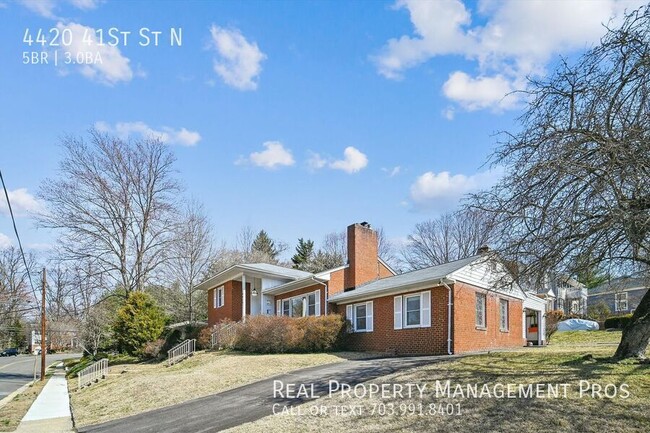 Foto del edificio - 4420 41st St N