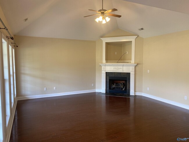 Foto del edificio - 7502 Parktrace Ln SE