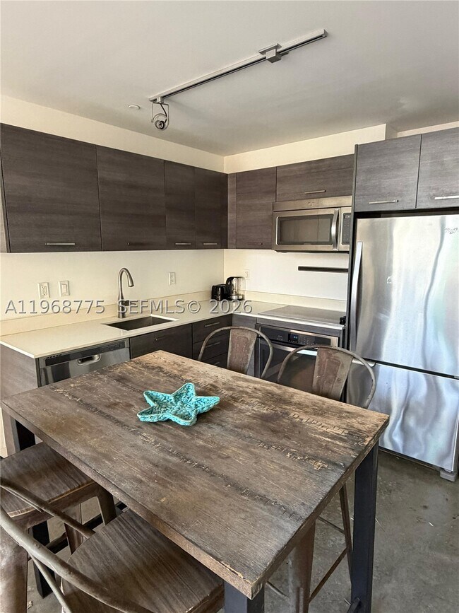 Foto del edificio - 151 SE 1st St