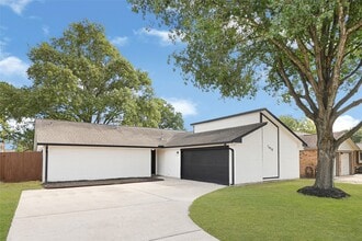 Building Photo - 7410 Woodoak Dr