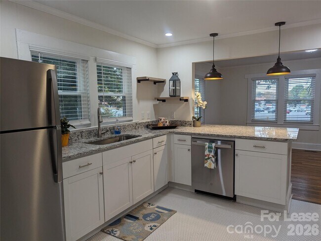 Foto del edificio - 215 Eastside Dr