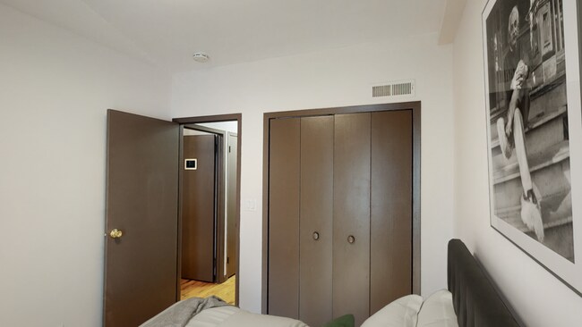 Foto del edificio - Full room in 3-bed/1.0-bath Home