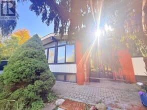 Building Photo - 14 Burnhamthorpe Rd W
