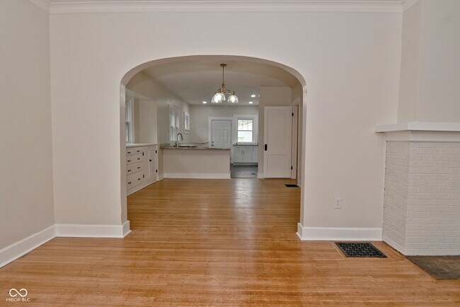 Foto del edificio - 3928 N Kenwood Ave