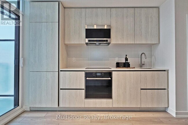 Photo du bâtiment - 120 Broadway Ave