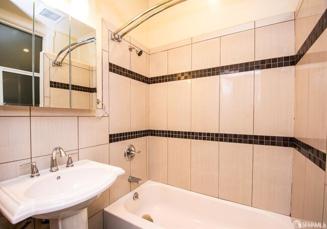 Foto del edificio - 4927 California St