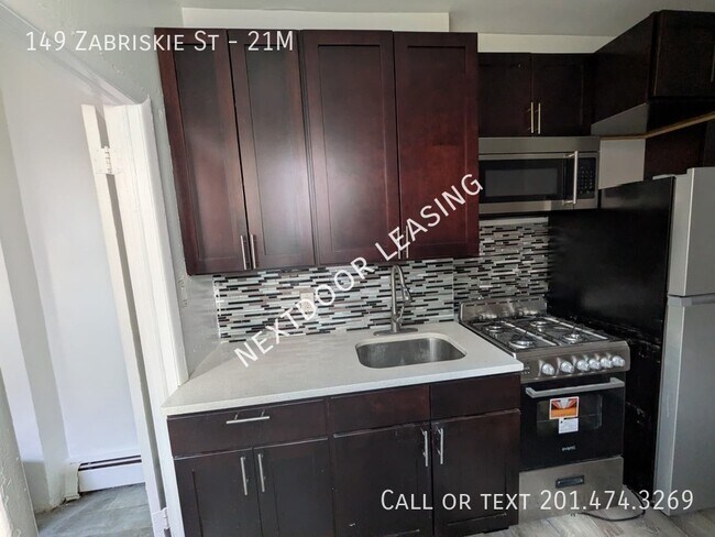 Building Photo - 149 Zabriskie St
