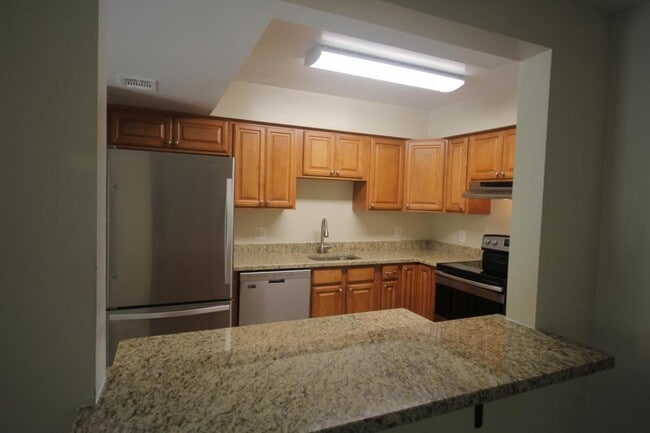 Building Photo - 825 Sugarland Run Dr.