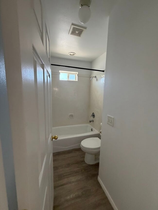 Building Photo - 1193 W 400 S